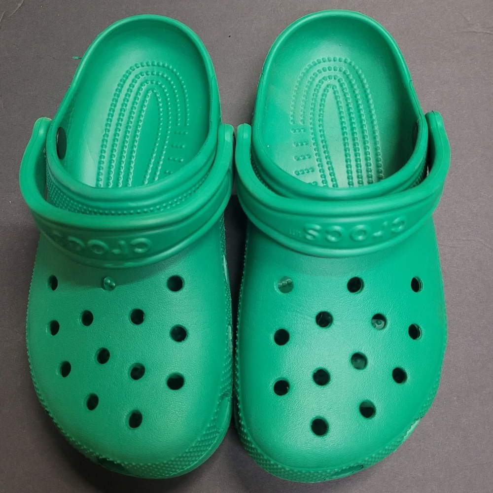 CROCS Kids Classic Clog in Bright Green